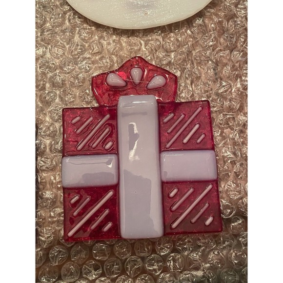 RSVD - Lot of 4 Vintage Silvestri Fused Glass Ornaments Santa/ Snowman/ Gifts C… - Picture 5 of 9